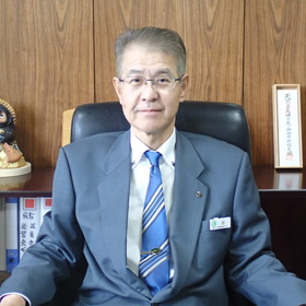 理事長の写真です。