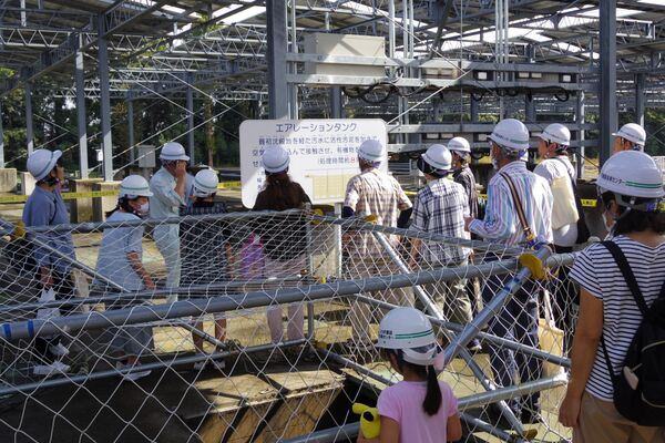 反応タンク前での説明