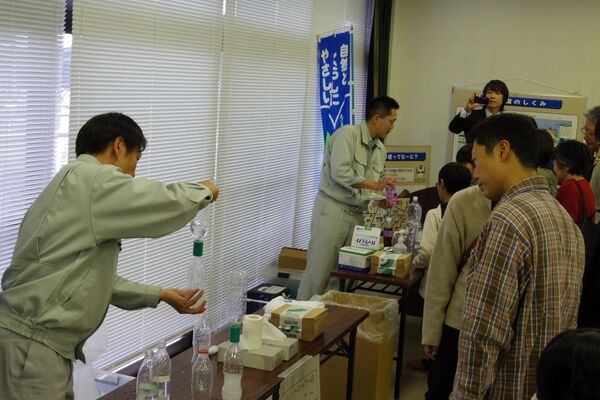 水質試験体験(2種類の紙は水に溶けるか、CODの測定)