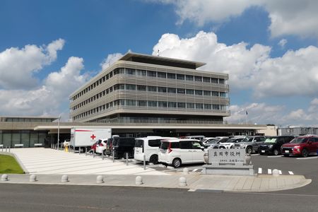 真岡市新庁舎の外観です。南東側から見ています。