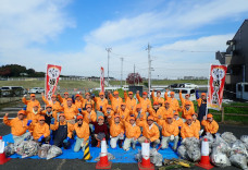 30人ほどで河川の清掃を行い、ゴミをたくさん回収しました。